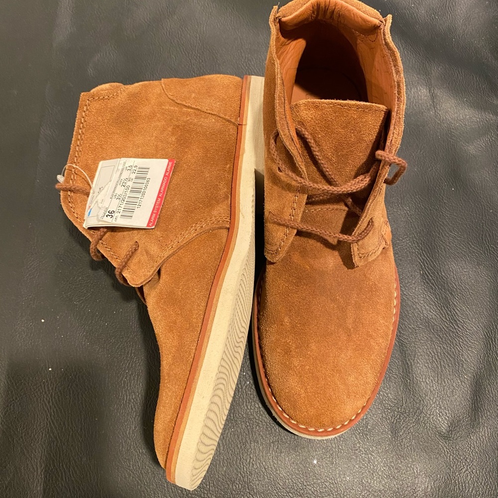 Boys shoes